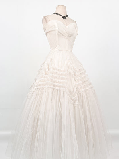 Dreamy 1950s Cloud White Tulle Gown / Waist 25