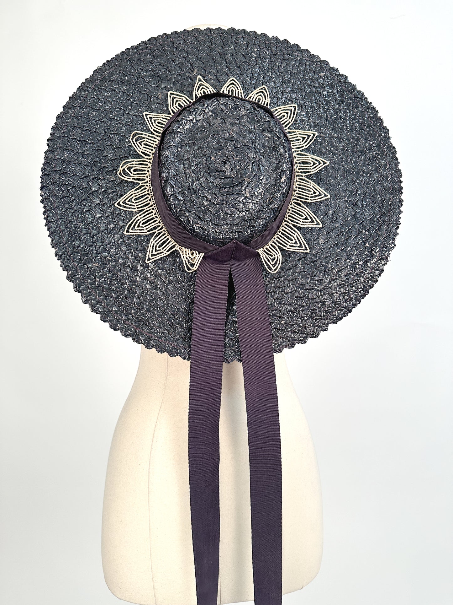 1930-40s Navy Straw Cartwheel Hat with Antique Lace and Ribbon / One Size