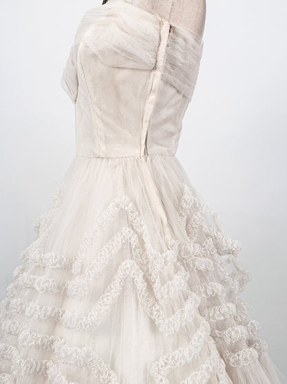 Dreamy 1950s Cloud White Tulle Gown / Waist 25