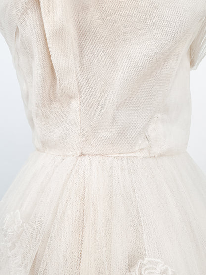 Dreamy 1950s Cloud White Tulle Gown / Waist 25
