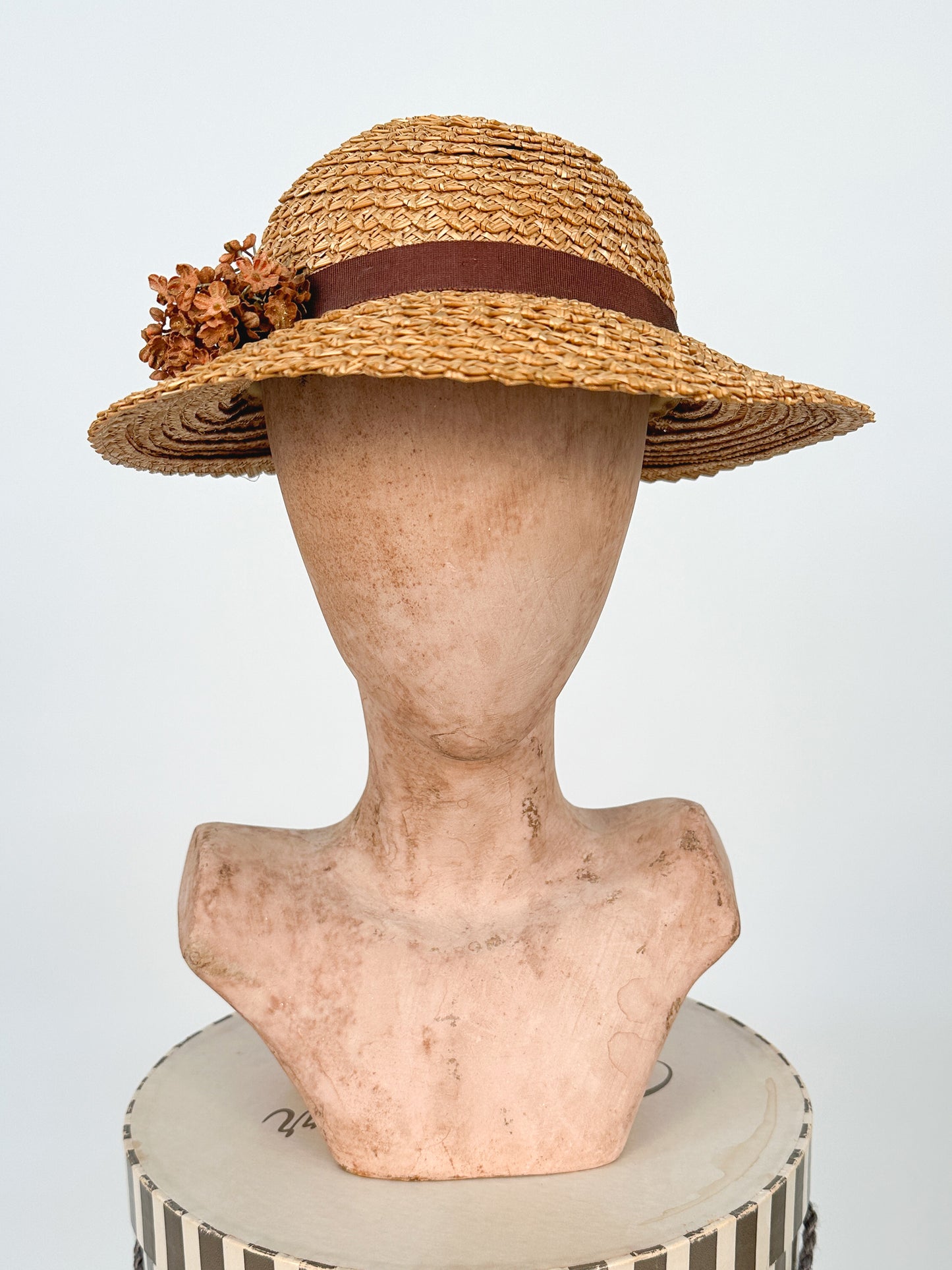 1930s Straw Bonnet Hat with Millinery Flower / One Size