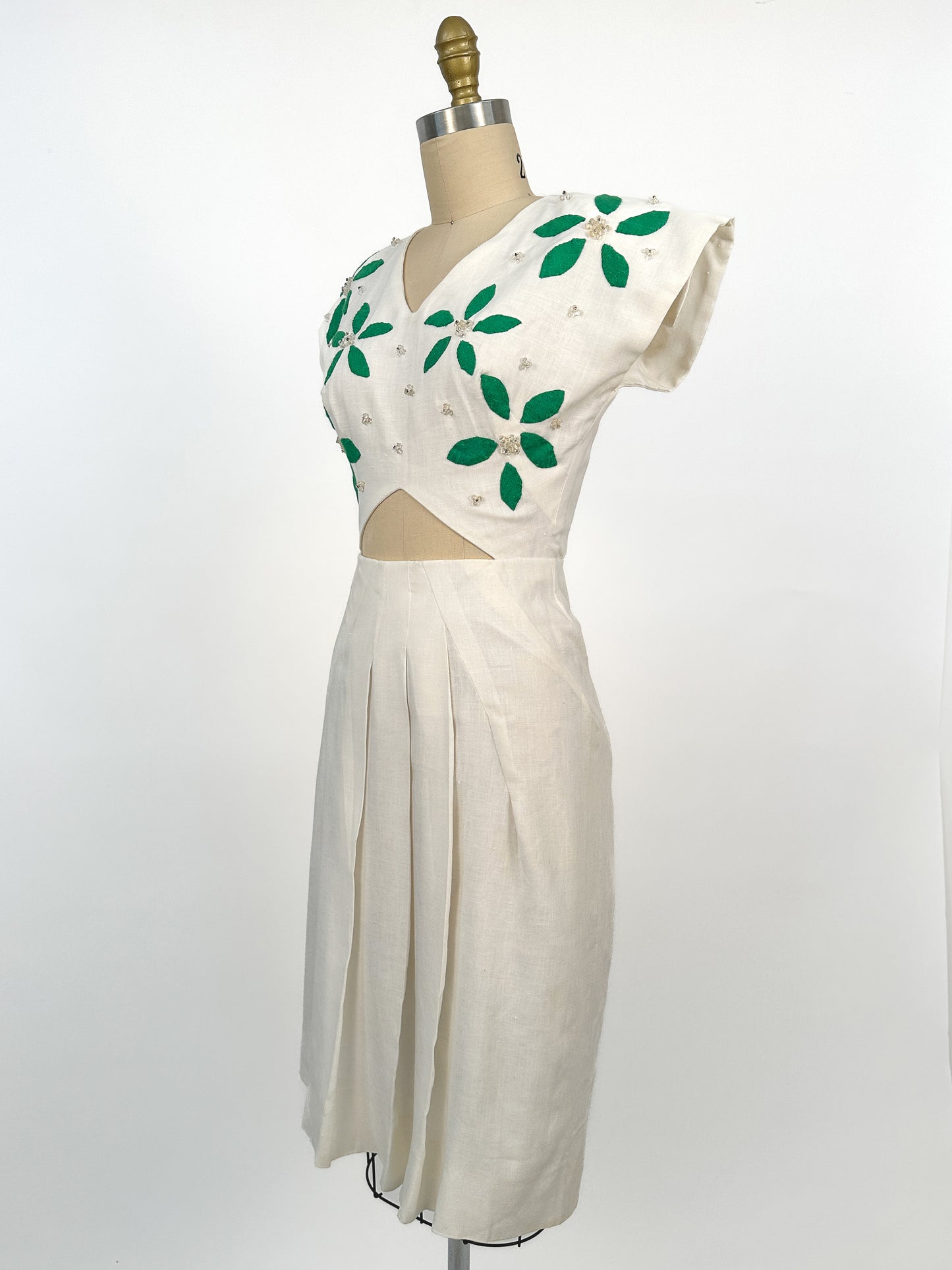 1970-80s Smart White Linen Sport Dress with Green Floral Appliqués / Waist 26