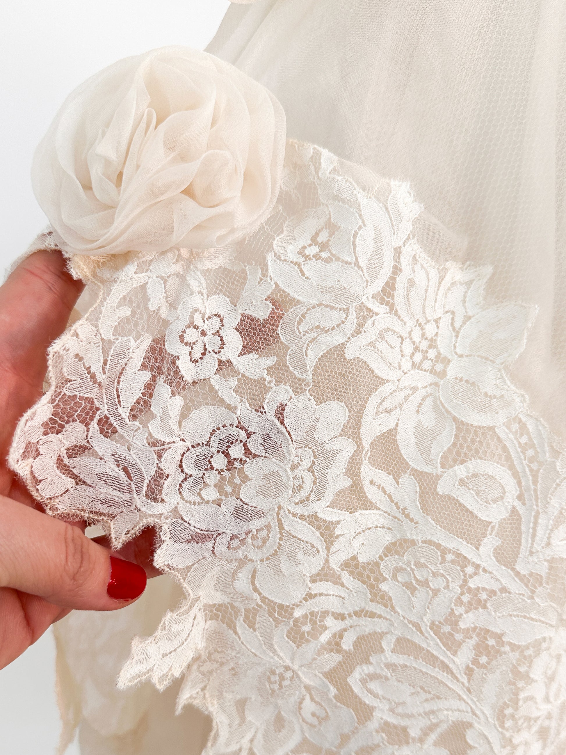 rose point lace wedding dress A-Line Scoop-Neck Floor-Length Appliqued Sleeveless Lace Summer Wedding Dress Destination With Flower And Pleats