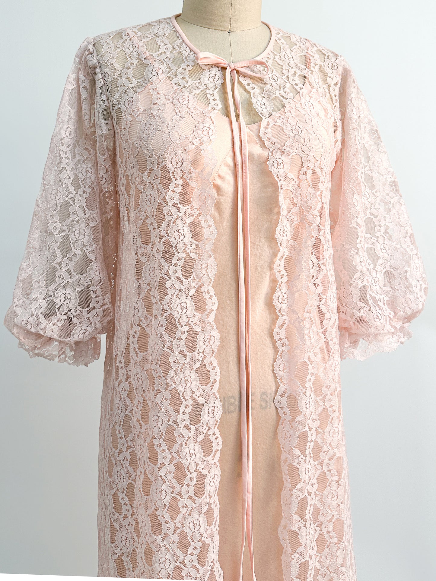 1960s Pink Lace Robe / OSFM