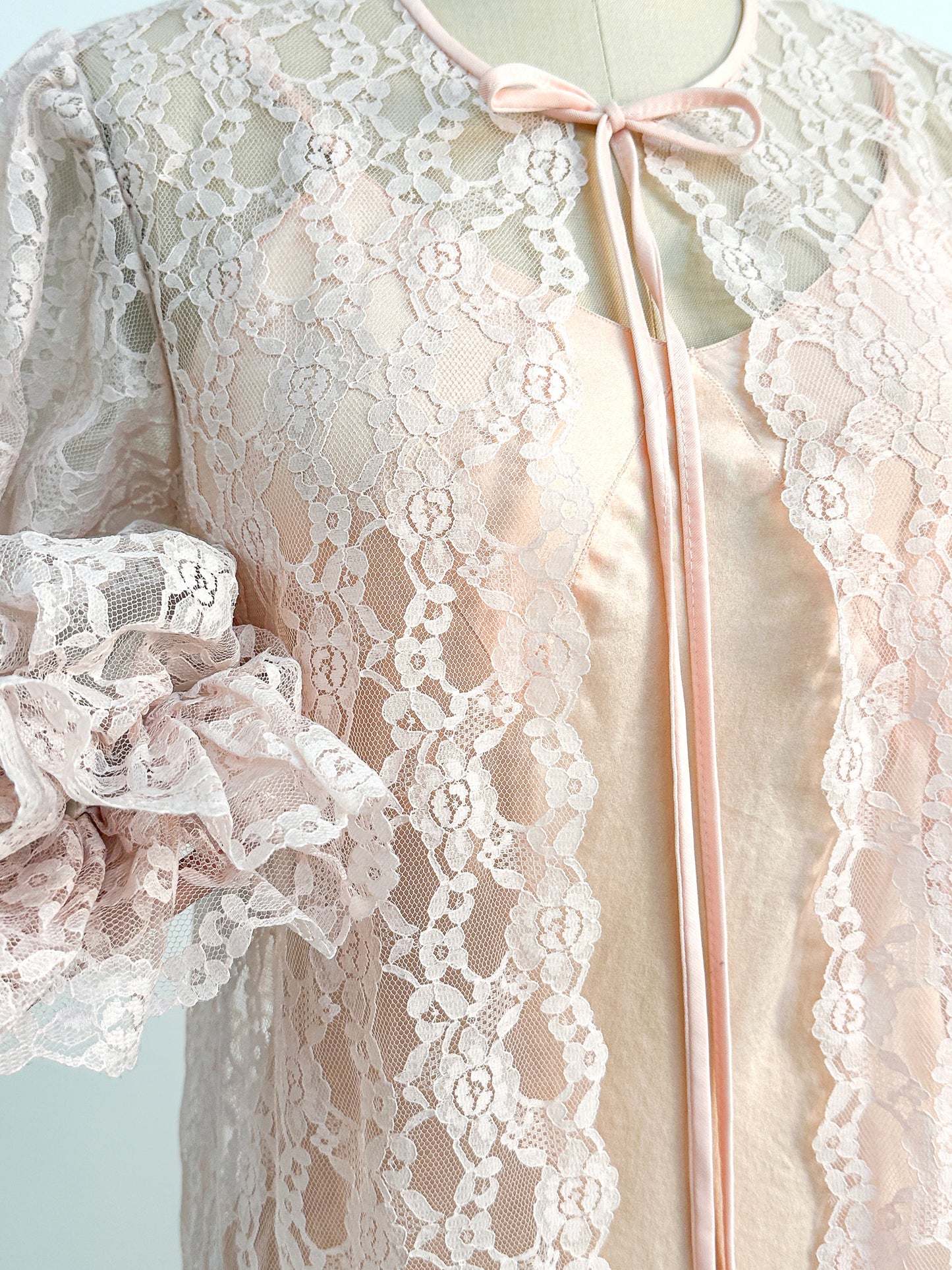 1960s Pink Lace Robe / OSFM