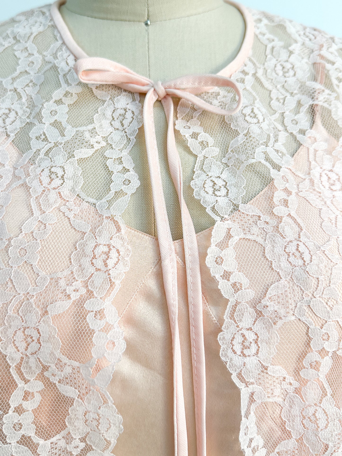 1960s Pink Lace Robe / OSFM
