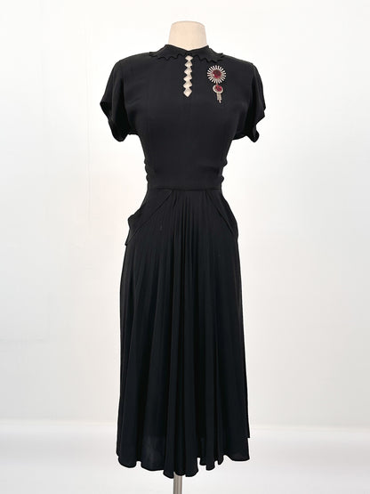 1940s Silky Crepe Rayon with Scalloped Collar and Pleated Skirt / Waist 28