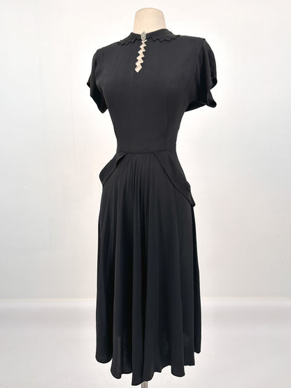 1940s Silky Crepe Rayon with Scalloped Collar and Pleated Skirt / Waist 28