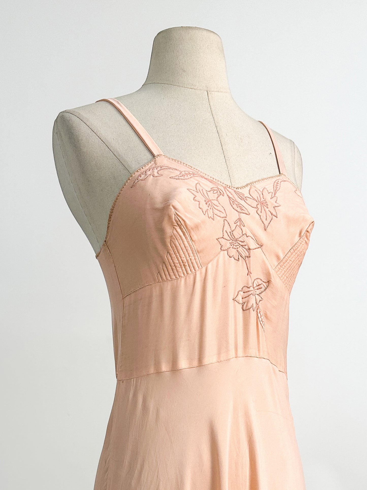 1930-40s Slip with Floral Appliqué / Small