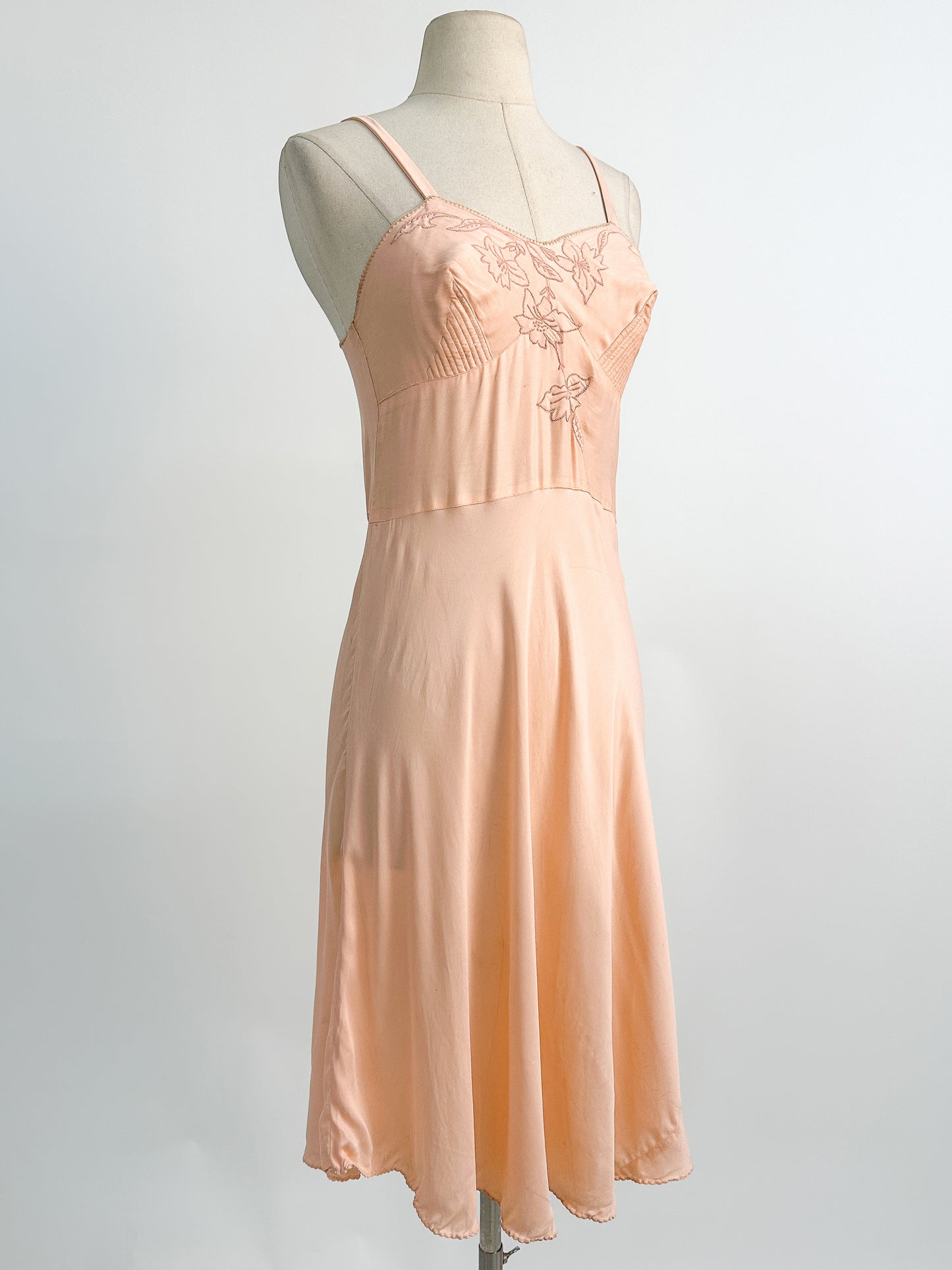 1930-40s Slip with Floral Appliqué / Small