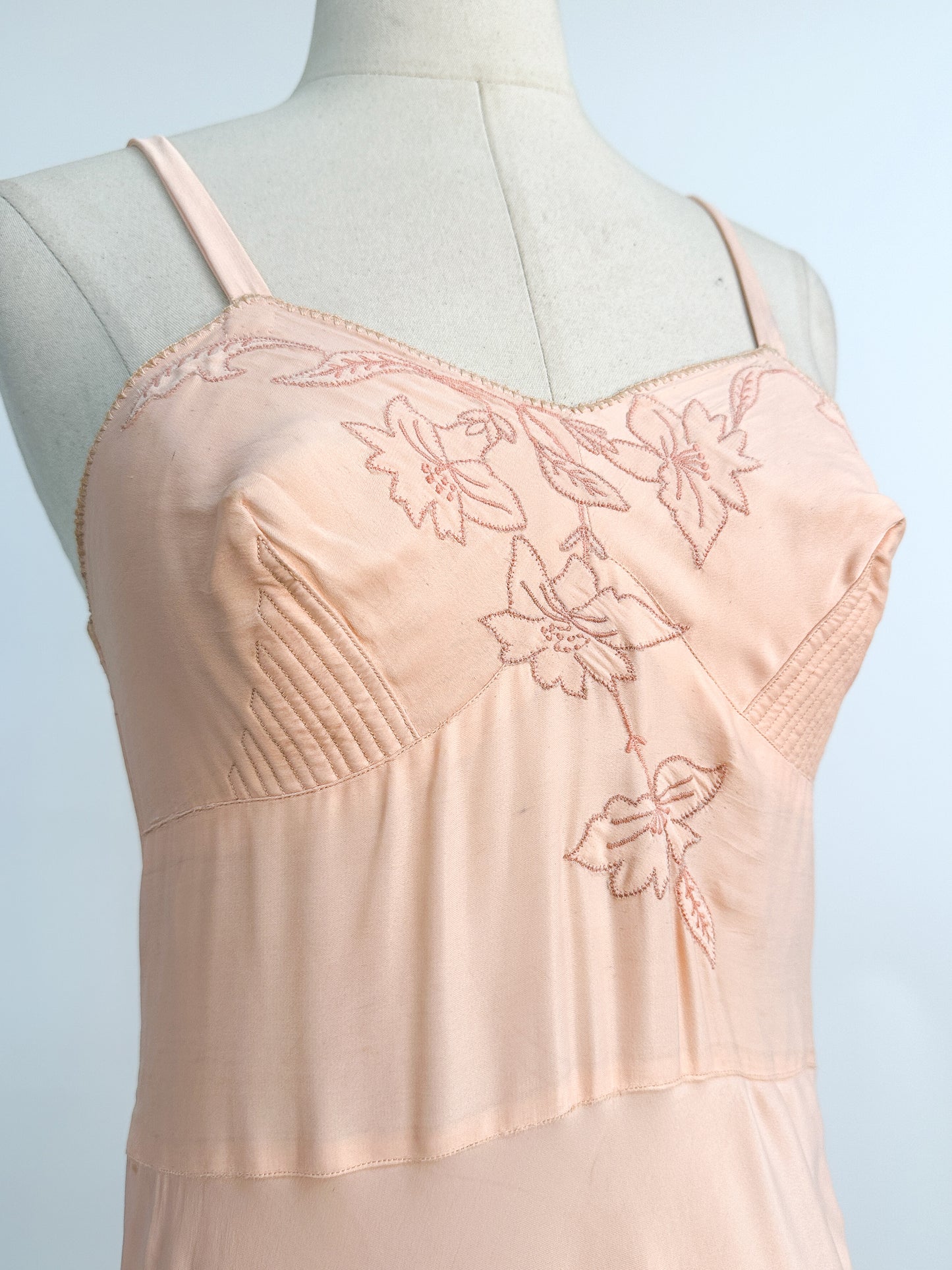 1930-40s Slip with Floral Appliqué / Small