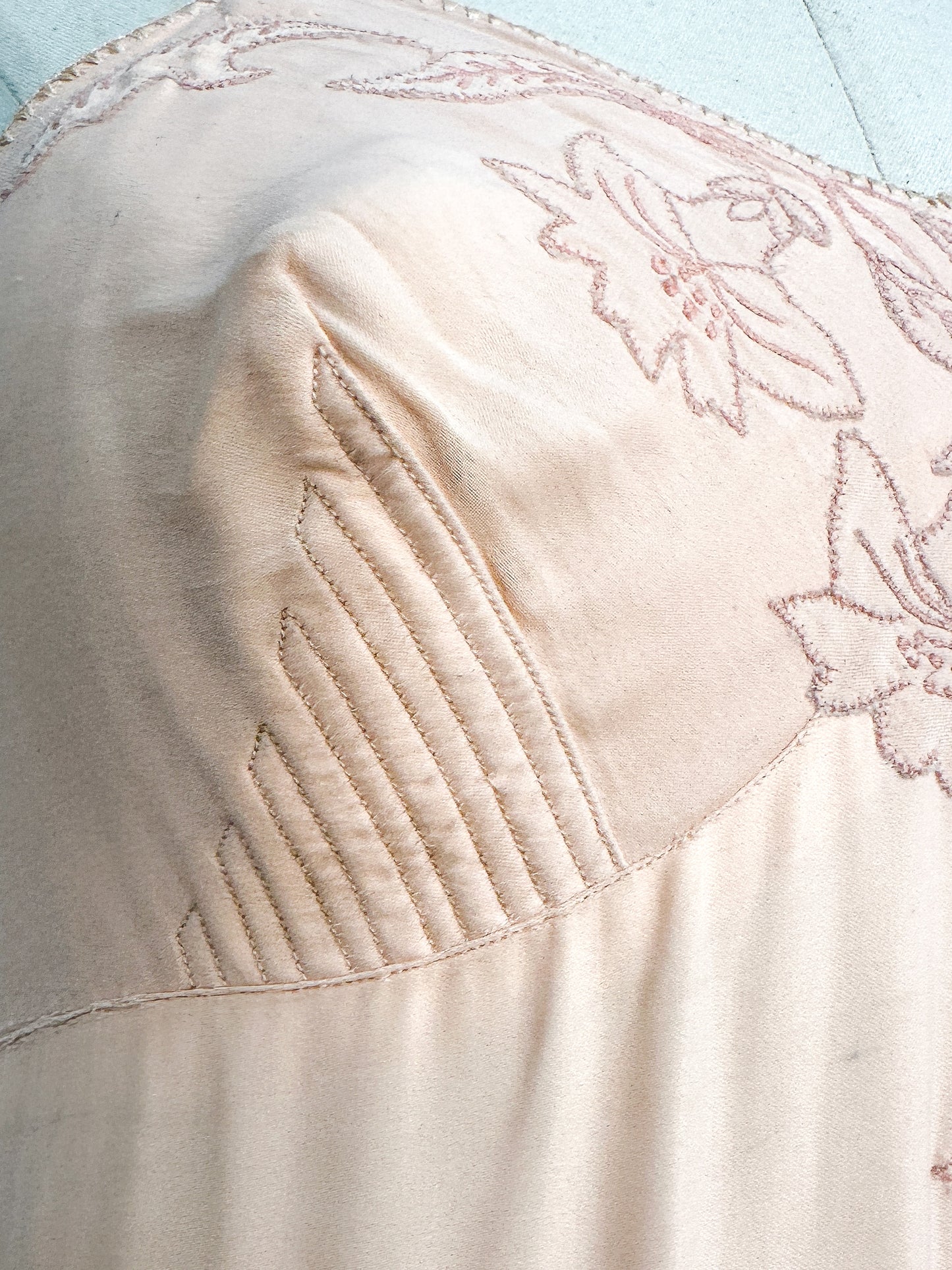 1930-40s Slip with Floral Appliqué / Small