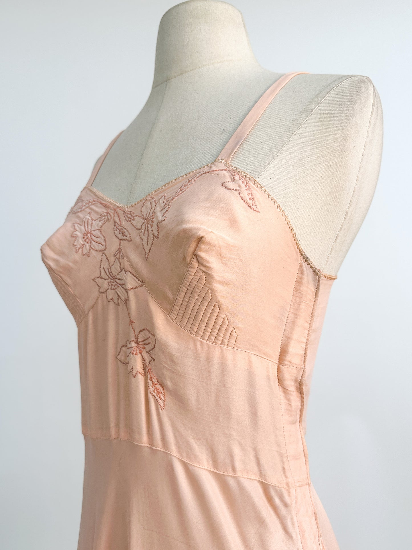 1930-40s Slip with Floral Appliqué / Small