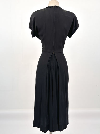 1940s Silky Crepe Rayon with Scalloped Collar and Pleated Skirt / Waist 28