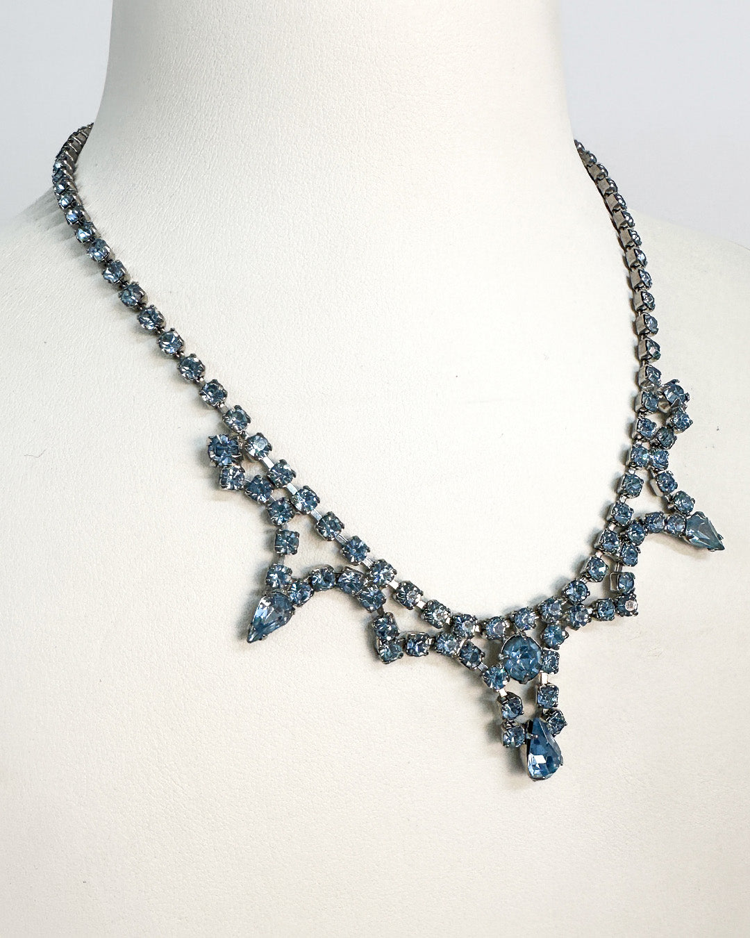1940-50s Pale Blue Rhinestones Choker