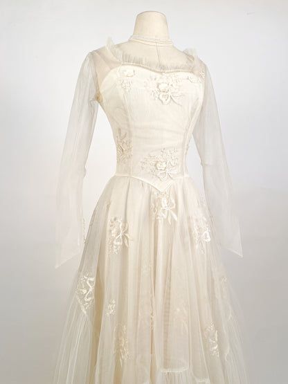 Dreamy 1950s Tulle Wedding Gown with Embroidered Bows and Flowers / Waist 26