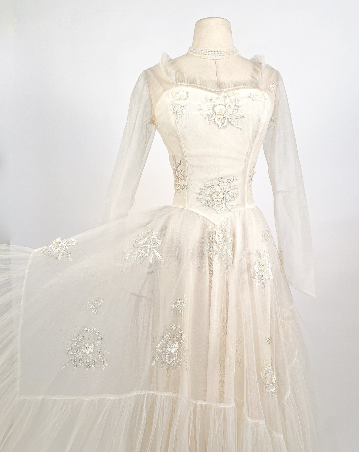 Dreamy 1950s Tulle Wedding Gown with Embroidered Bows and Flowers / Waist 26