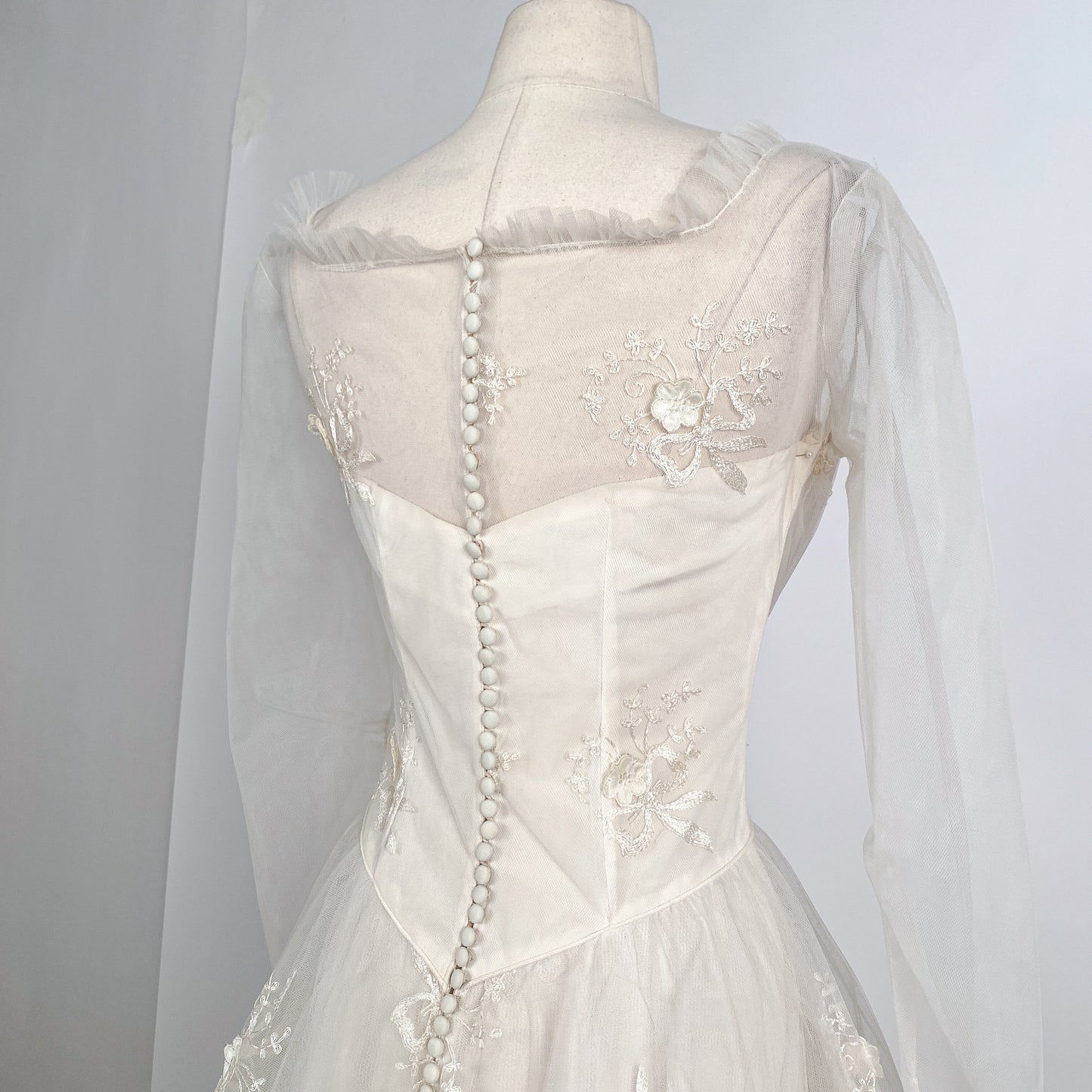 Dreamy 1950s Tulle Wedding Gown with Embroidered Bows and Flowers / Waist 26