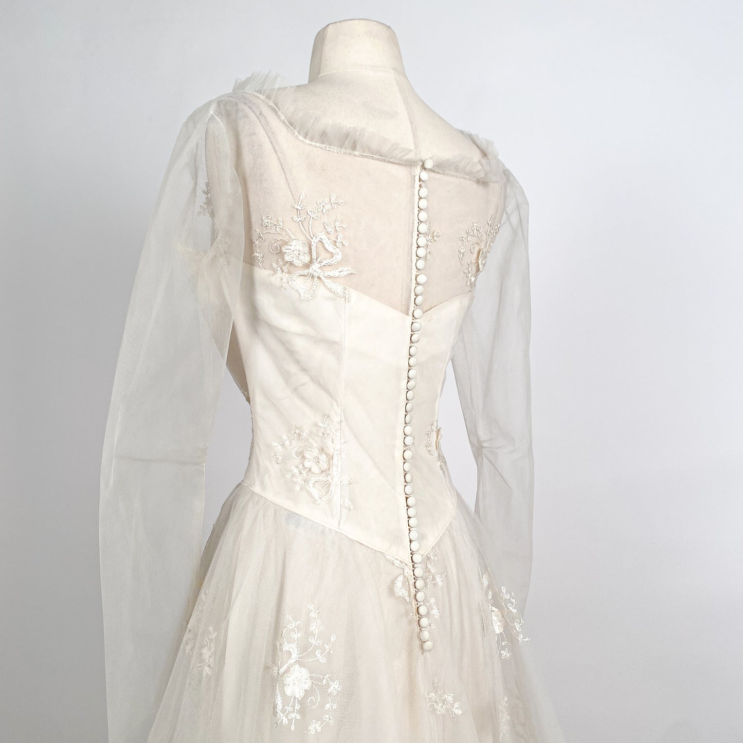 Dreamy 1950s Tulle Wedding Gown with Embroidered Bows and Flowers / Waist 26