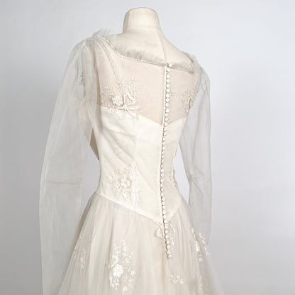 Dreamy 1950s Tulle Wedding Gown with Embroidered Bows and Flowers / Waist 26