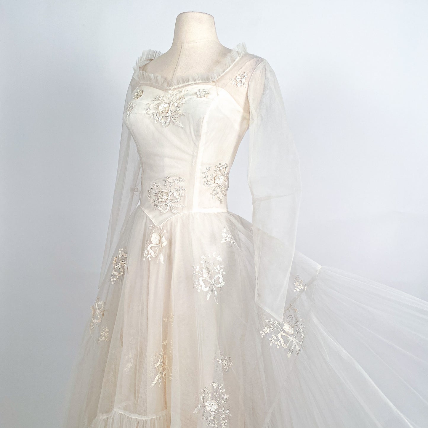 Dreamy 1950s Tulle Wedding Gown with Embroidered Bows and Flowers / Waist 26