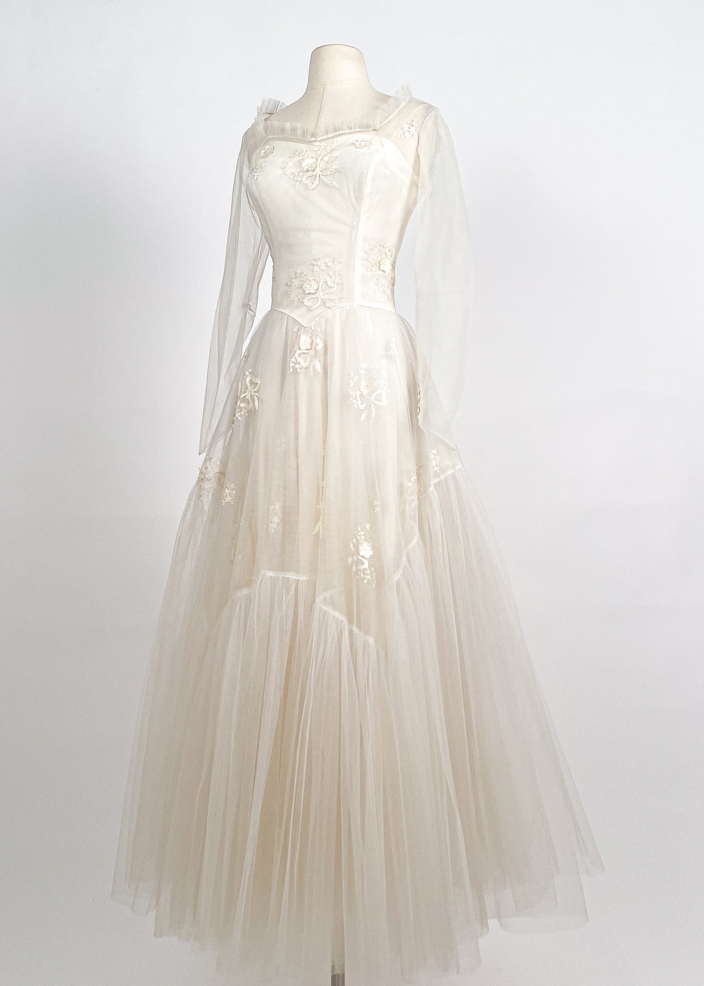 Dreamy 1950s Tulle Wedding Gown with Embroidered Bows and Flowers / Waist 26