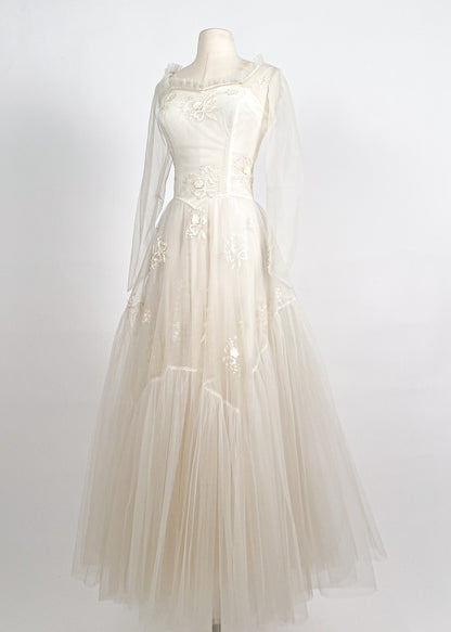 Dreamy 1950s Tulle Wedding Gown with Embroidered Bows and Flowers / Waist 26