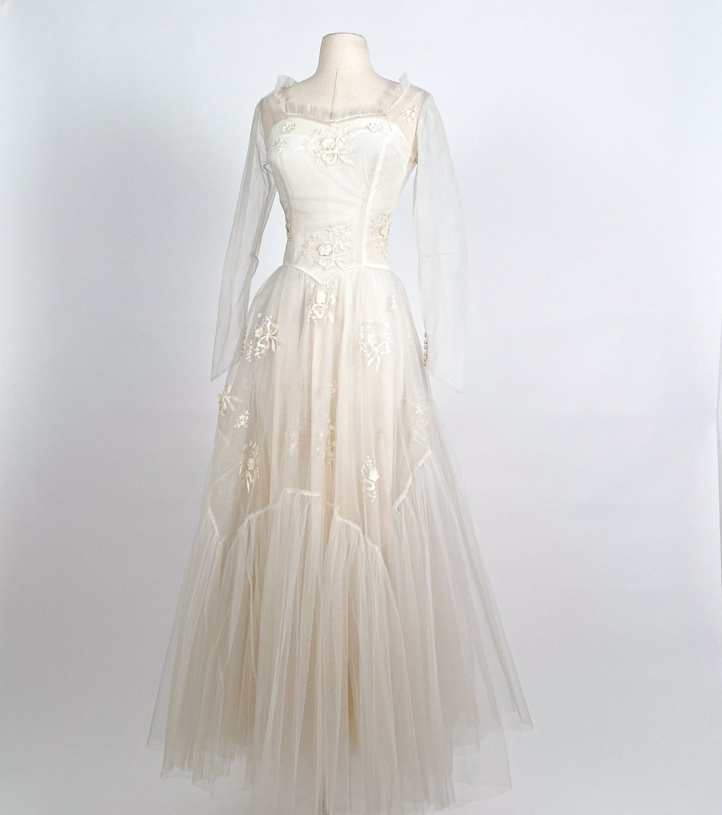 Dreamy 1950s Tulle Wedding Gown with Embroidered Bows and Flowers / Waist 26