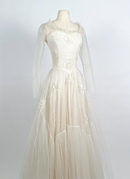 Dreamy 1950s Tulle Wedding Gown with Embroidered Bows and Flowers / Waist 26