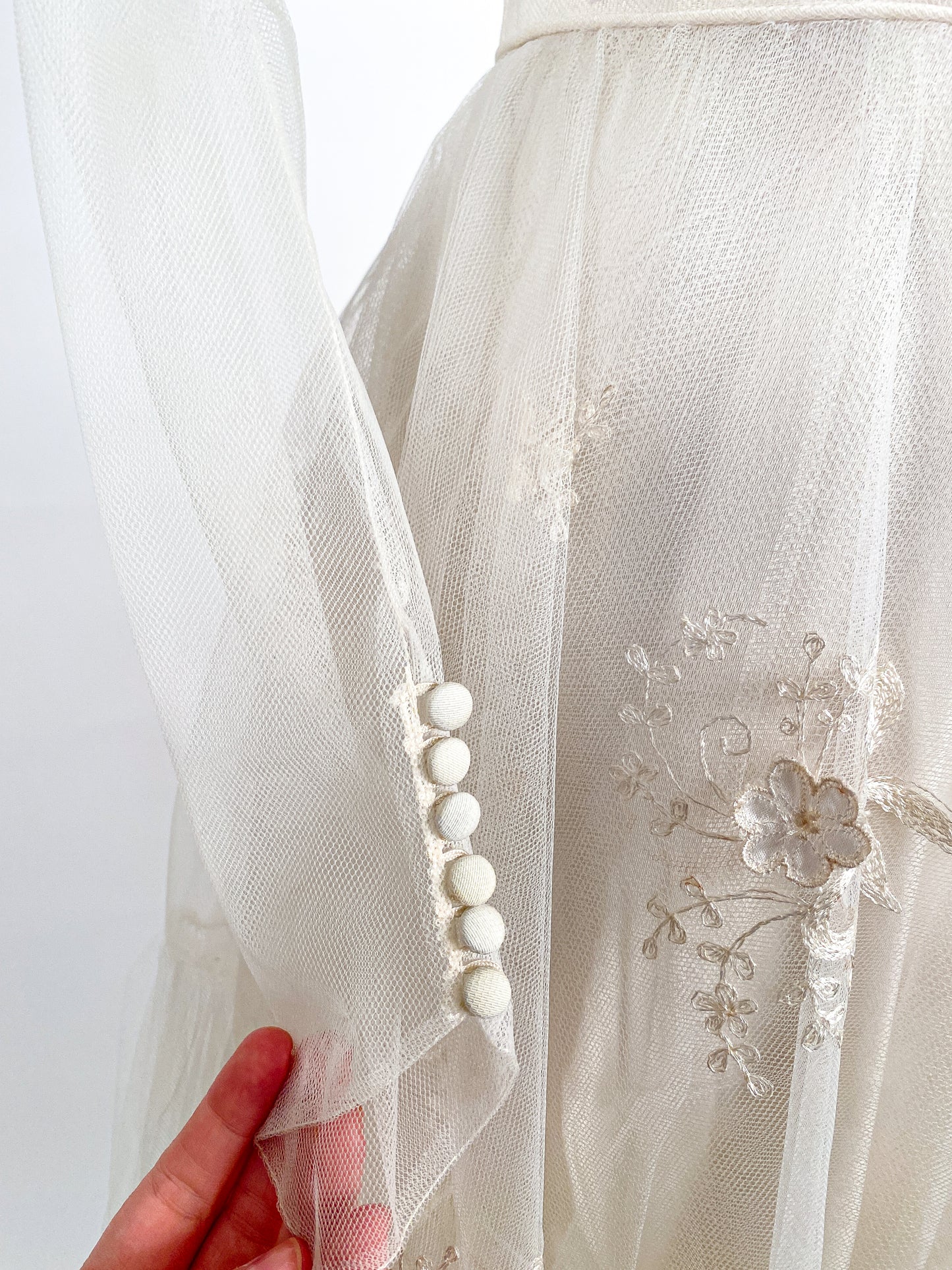 Dreamy 1950s Tulle Wedding Gown with Embroidered Bows and Flowers / Waist 26