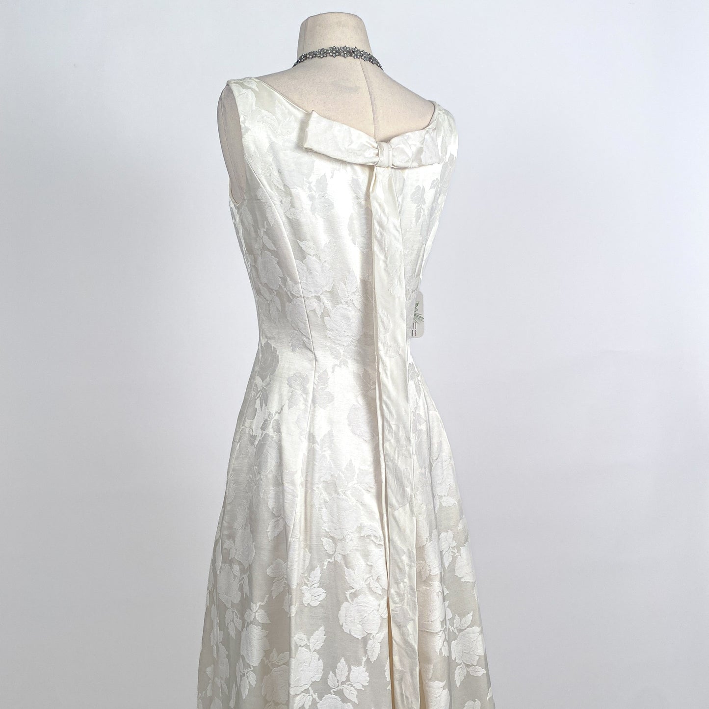 1960s Lovely White Damask Wedding Dress with Roses and Bow / Waist