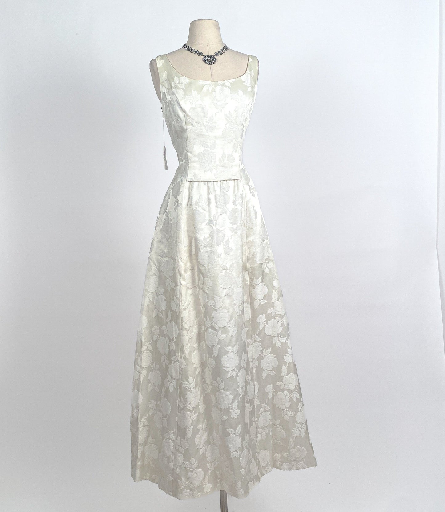 1960s Lovely White Damask Wedding Dress with Roses and Bow / Waist