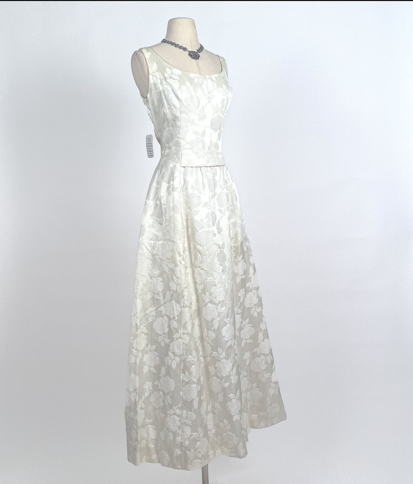 1960s Lovely White Damask Wedding Dress with Roses and Bow / Waist