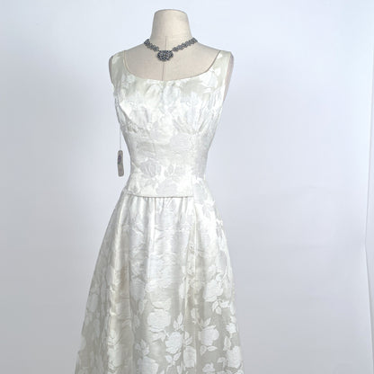 1960s Lovely White Damask Wedding Dress with Roses and Bow / Waist