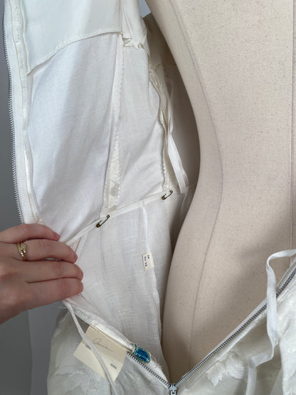 1960s Lovely White Damask Wedding Dress with Roses and Bow / Waist