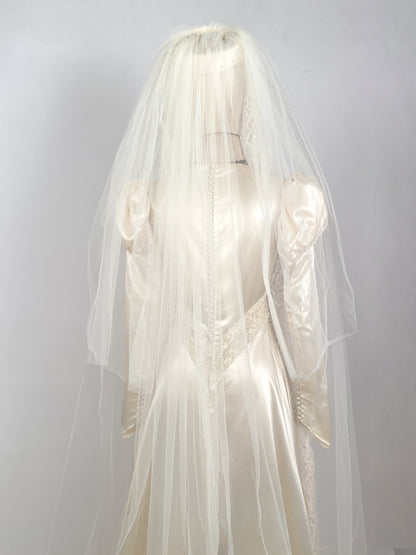 Glamorous 1930-40s Ivory Satin Wedding Gown with Veil / Waist 28