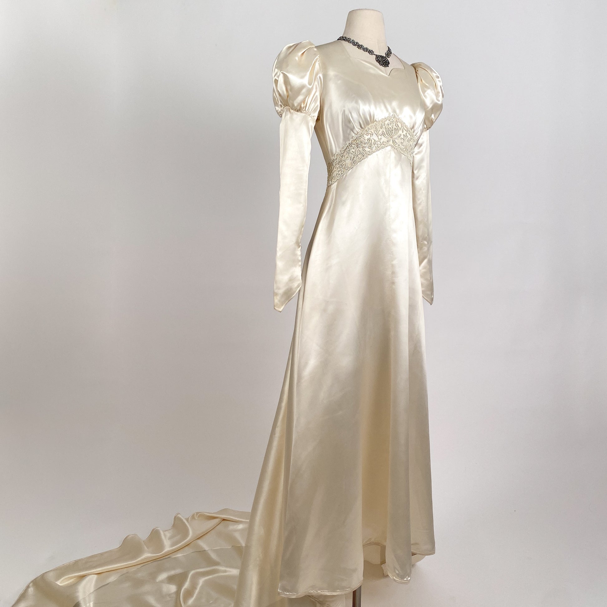 Glamorous 1930-40s Ivory Satin Wedding Gown with Veil / Waist 28 BrooklynGrrrlVintage Glamorous 1930-40s Ivory Satin Wedding Gown with Veil / Waist 28 BrooklynGrrrlVintage