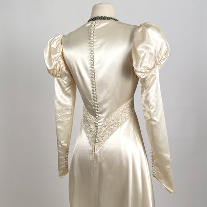 Glamorous 1930-40s Ivory Satin Wedding Gown with Veil / Waist 28