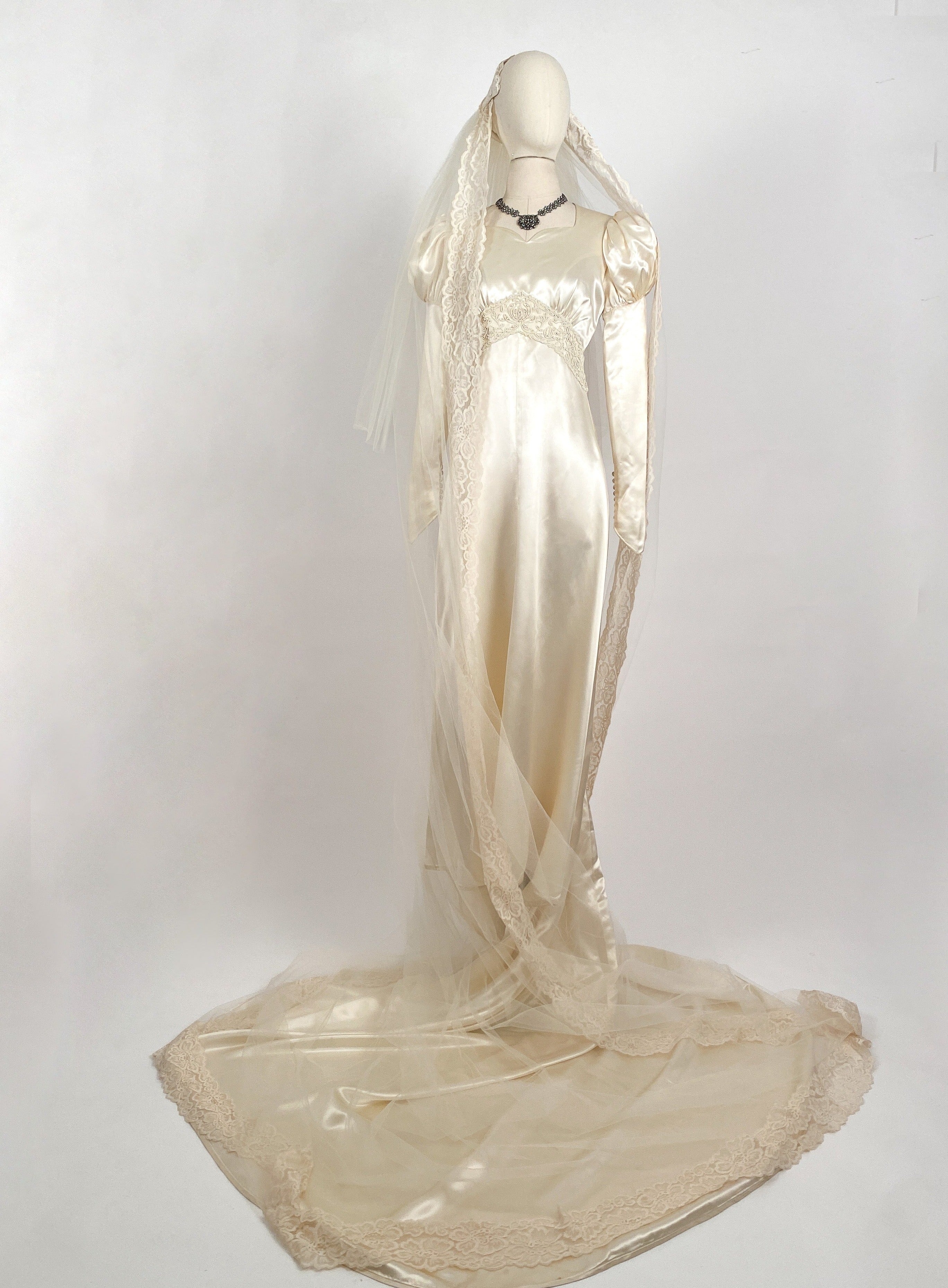 Glamorous 1930-40s Ivory Satin Wedding Gown with Veil / Waist 28 ...