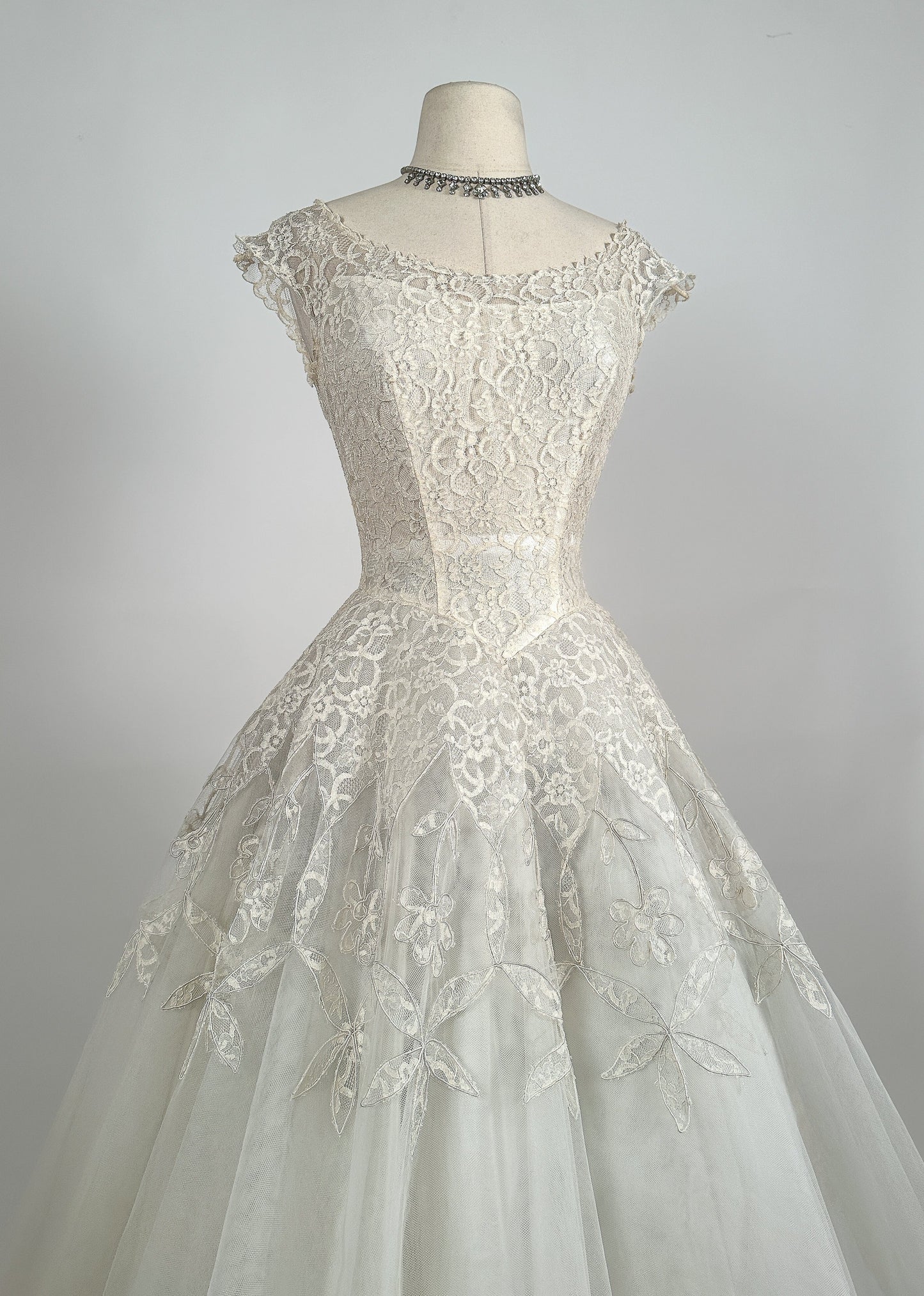 Darling 1950s Lace and Tulle Tea Length Wedding Gown / Waist 24