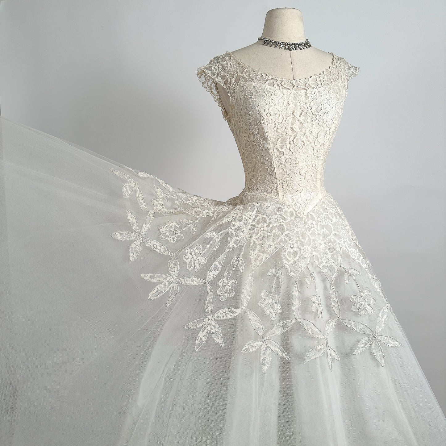 Darling 1950s Lace and Tulle Tea Length Wedding Gown / Waist 24