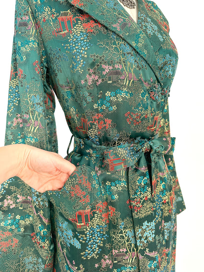 1950s – 60s Deep Green Chinese Silk Brocade Robe / Bust 36