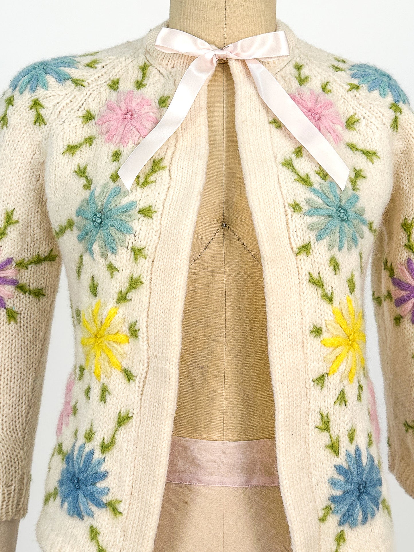 1950s White Wool Cardigan with Embroidered Flowers / Bust 32