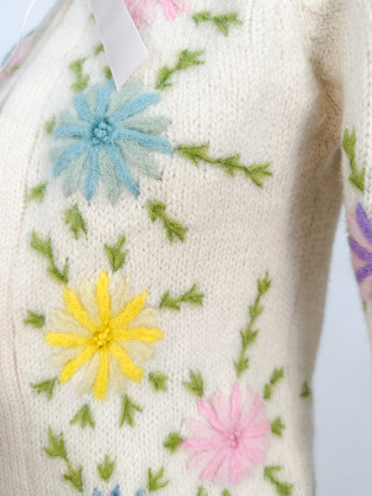 1950s White Wool Cardigan with Embroidered Flowers / Bust 32