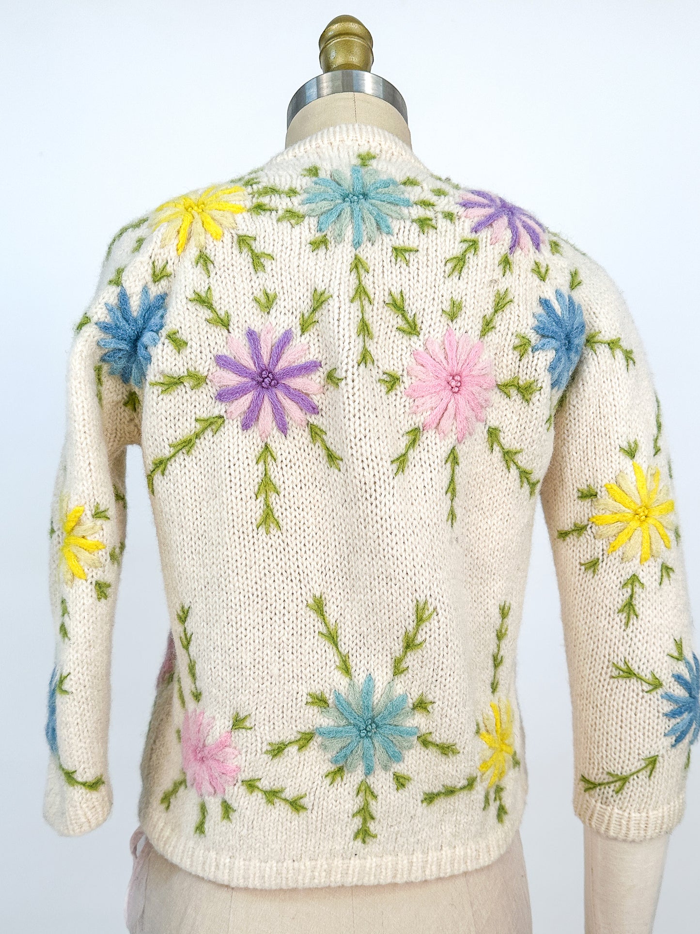 1950s White Wool Cardigan with Embroidered Flowers / Bust 32