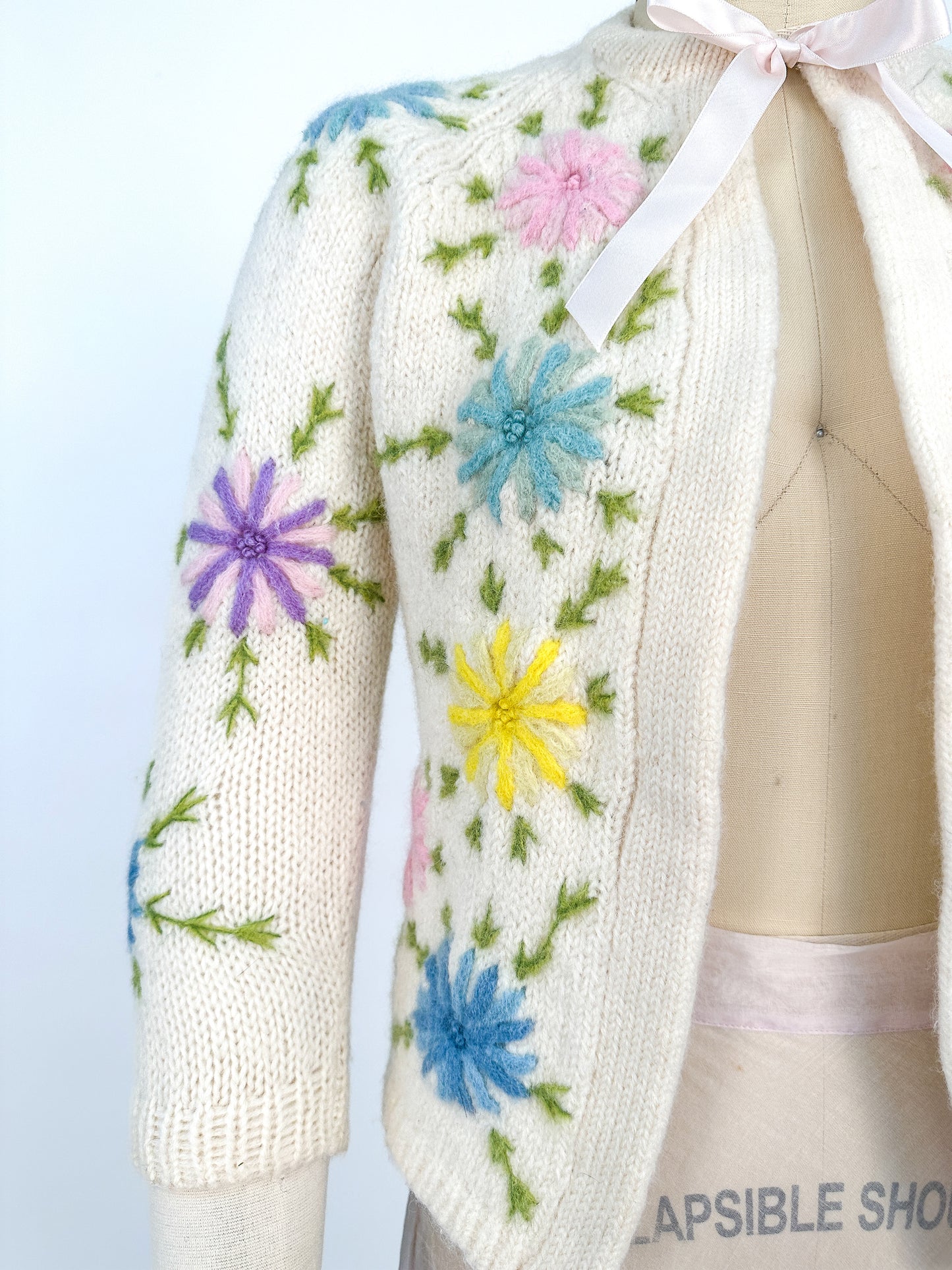 1950s White Wool Cardigan with Embroidered Flowers / Bust 32