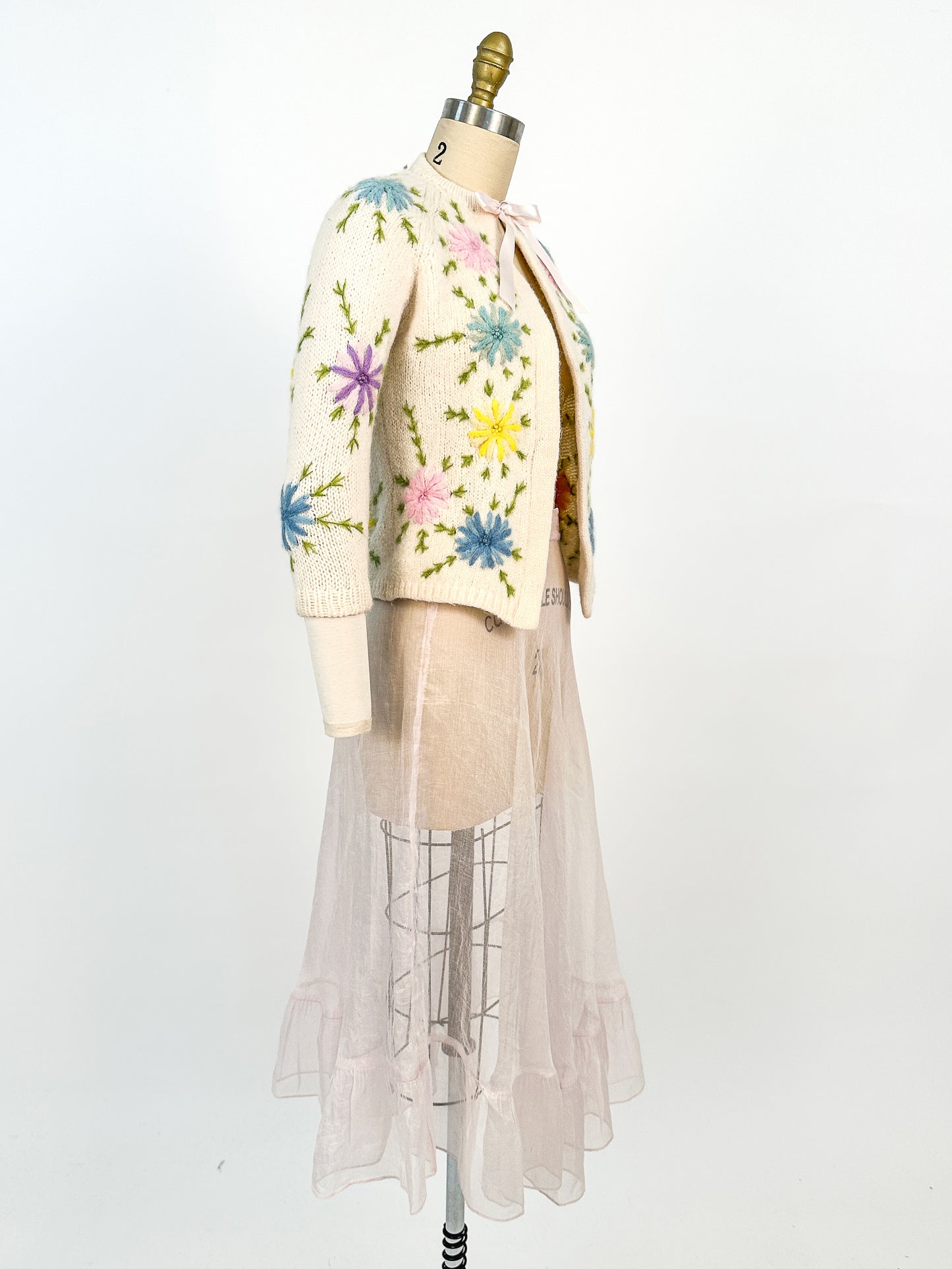 1950s White Wool Cardigan with Embroidered Flowers / Bust 32