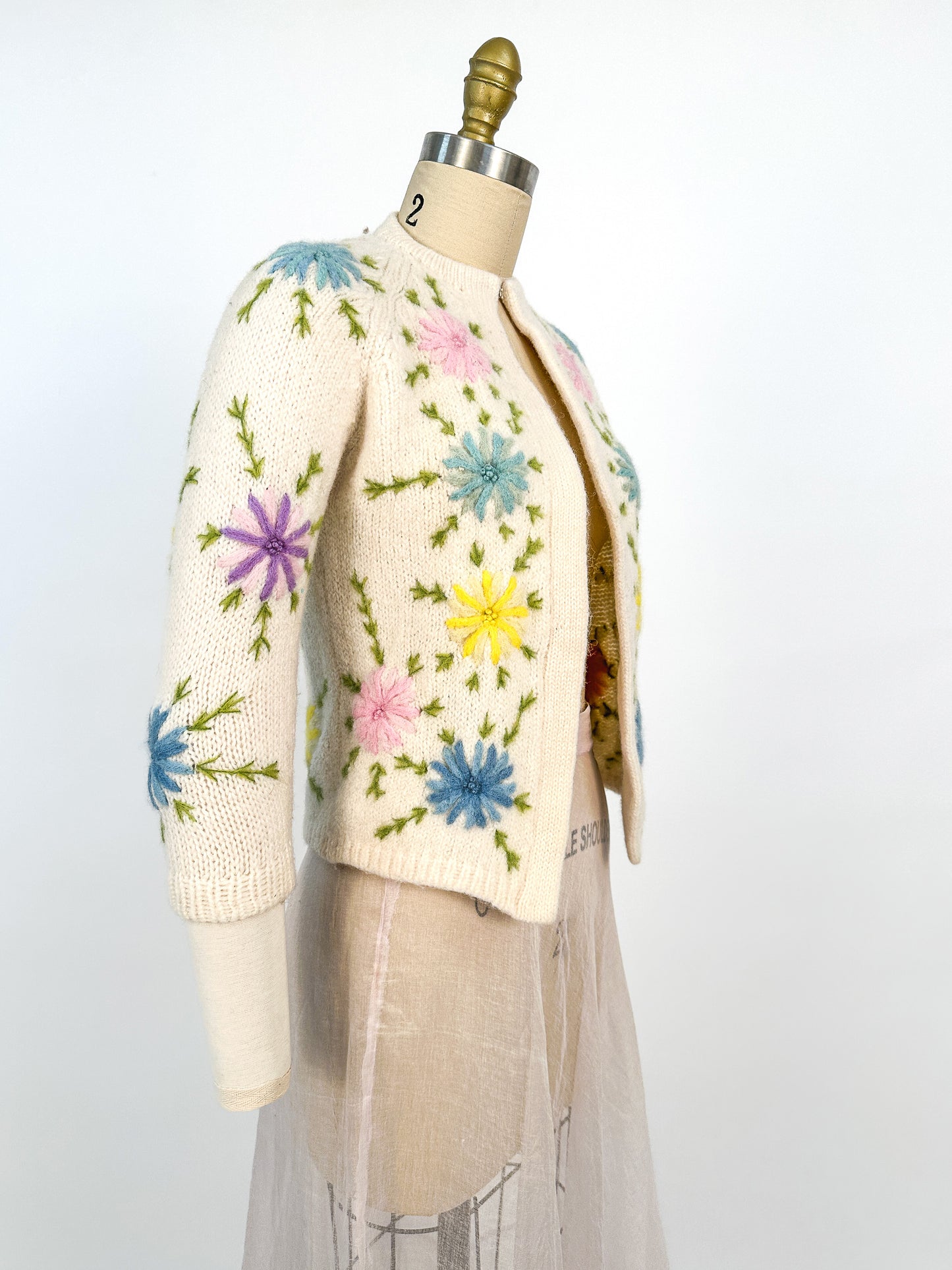 1950s White Wool Cardigan with Embroidered Flowers / Bust 32
