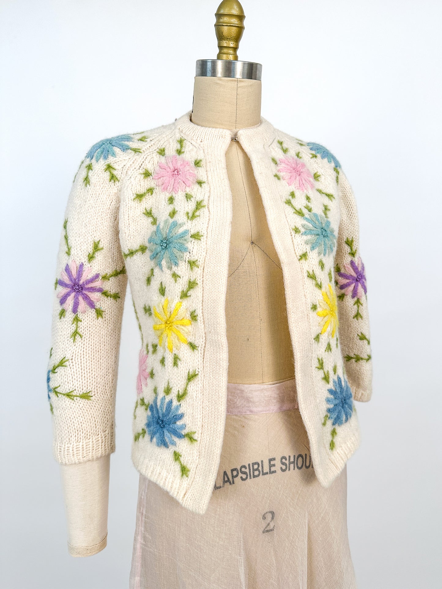 1950s White Wool Cardigan with Embroidered Flowers / Bust 32