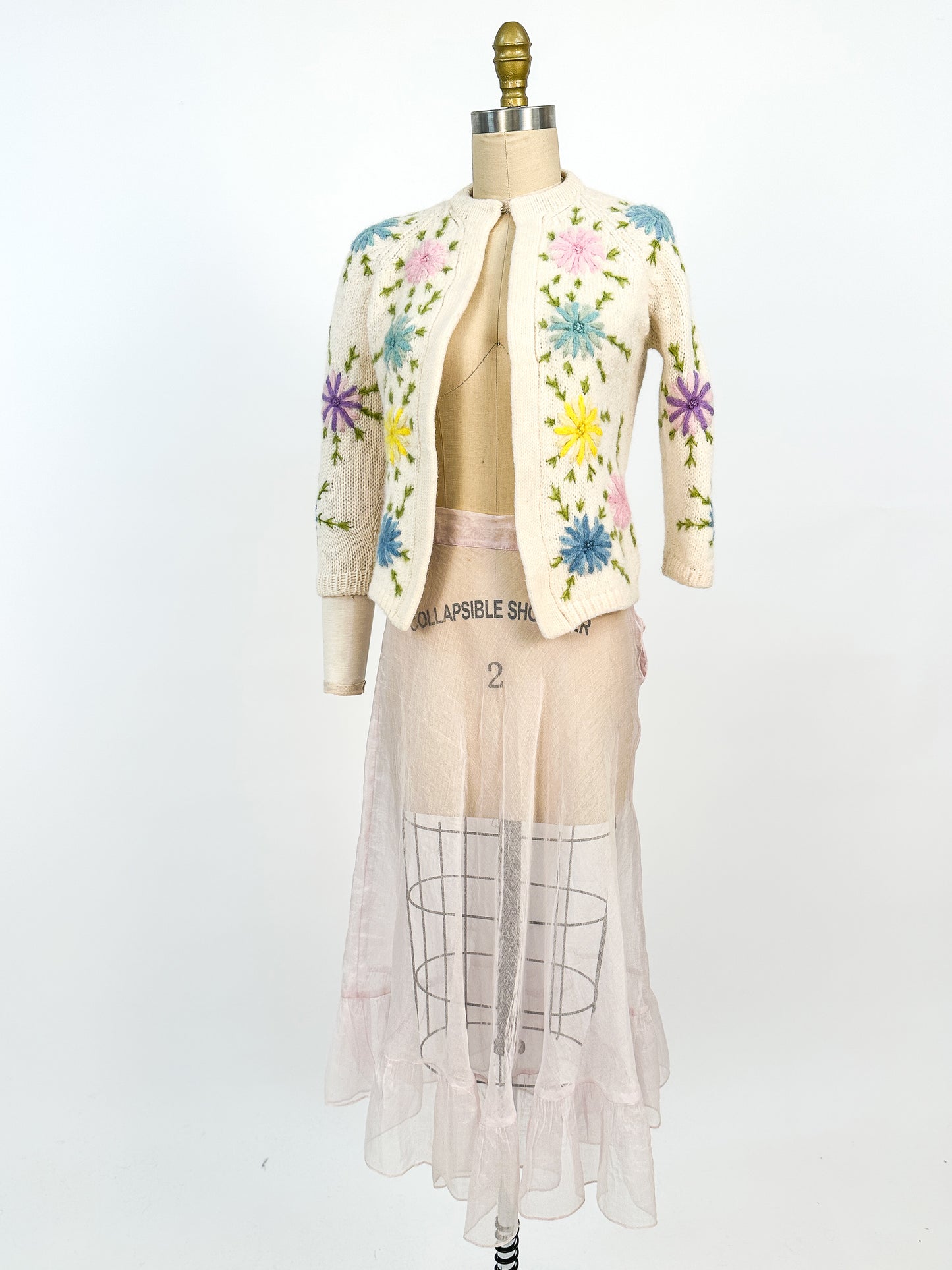 1950s White Wool Cardigan with Embroidered Flowers / Bust 32